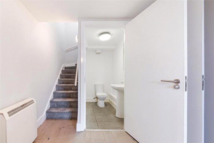 2 Bedroom Apartment To Rent In Artichoke Hill, Wapping, E1W