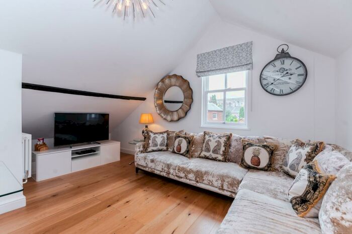 3 Bedroom Penthouse To Rent In Spicer Street St. Albans, AL3