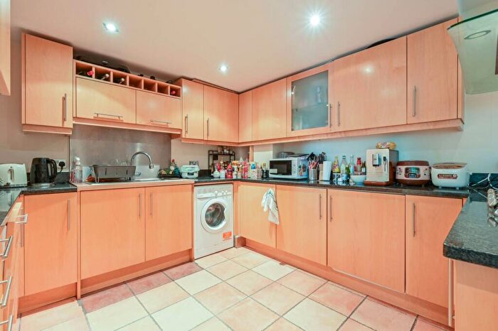 2 Bedroom Flat For Sale In Millharbour, Canary Wharf, London, E14