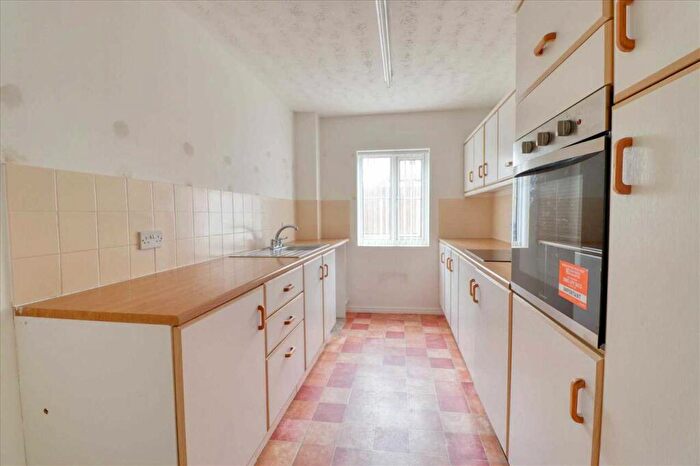 1 Bedroom Apartment For Sale In Westcliff Court, Clacton On Sea, CO15