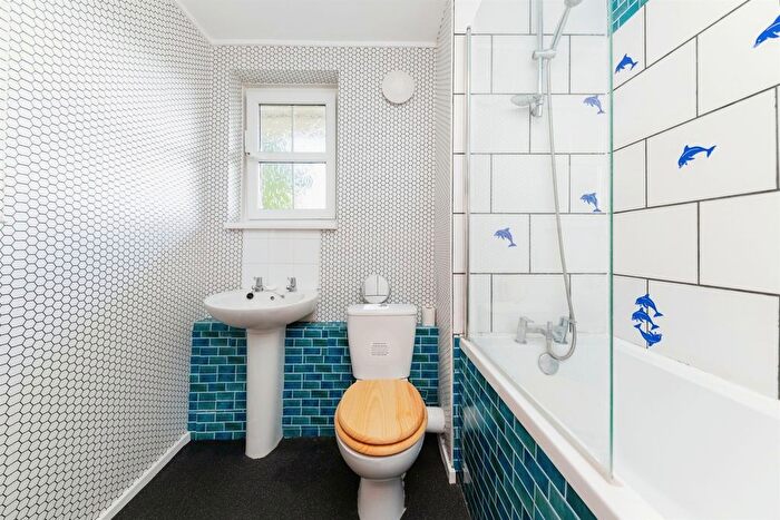 1 Bedroom Flat For Sale In Haldens, Welwyn Garden City, AL7