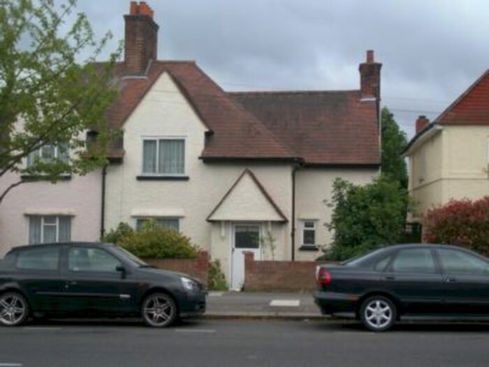 5 Bedroom Terraced House To Rent In Park Road, Hendon, NW4