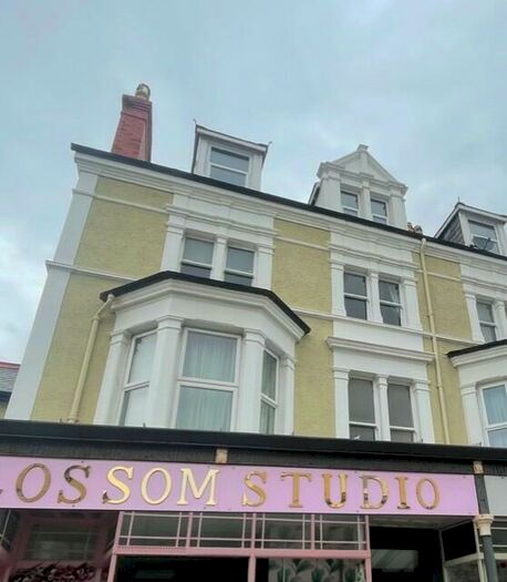 3 Bedroom Flat To Rent In Trinity Avenue, LL30