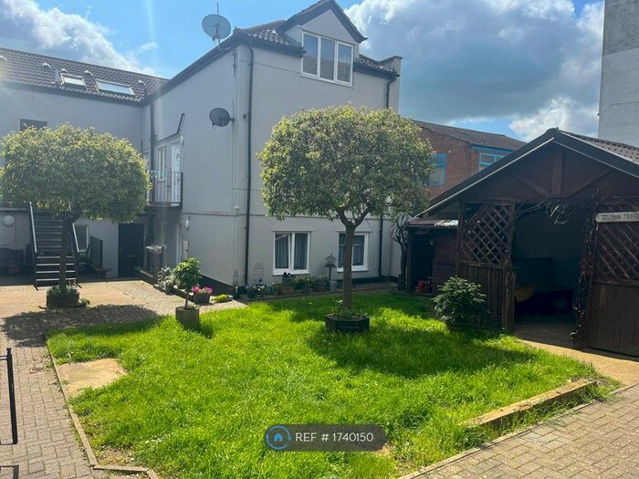 1 Bedroom Flat To Rent In Lathwell Court, Luton, LU2