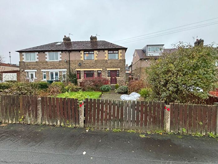 3 Bedroom Semi Detached House For Sale In Canterbury Avenue, Bradford, BD5