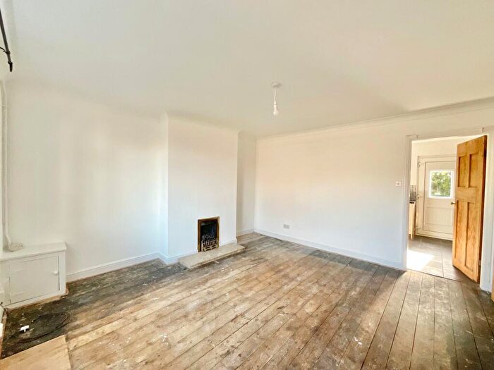 3 Bedroom Terraced House For Sale In Queens Square, Stone, ST15 - Photo 5