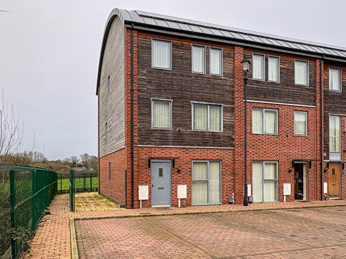 4 Bedroom End Of Terrace House To Rent In Sangha Close, Leicester, LE3