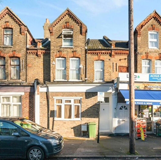 4 Bedroom Maisonette For Sale In Katherine Road, London, E6