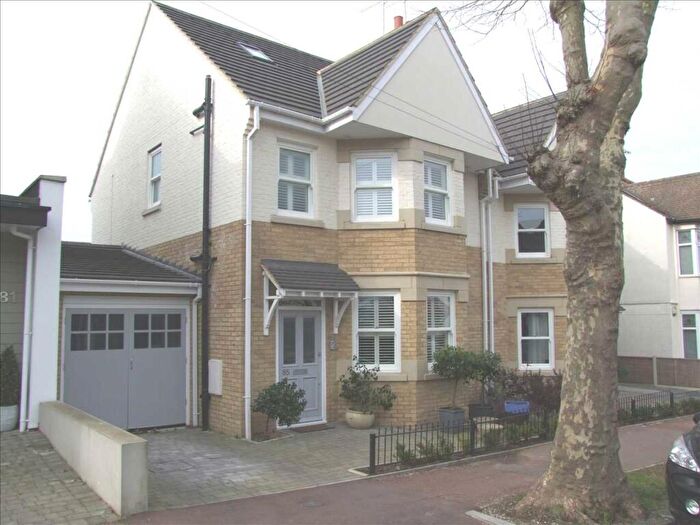 4 Bedroom Semi-Detached House For Sale In Leigh On Sea, SS9