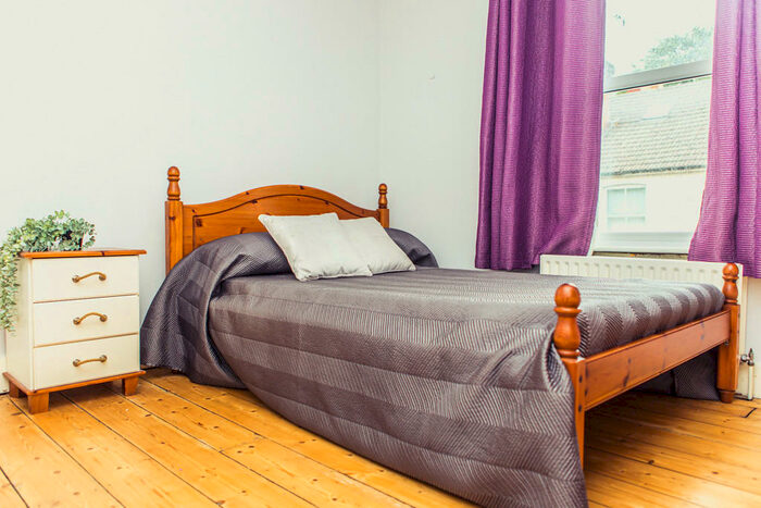 5 Bedroom Semi-Detached House To Rent In Gardner Road, GU1