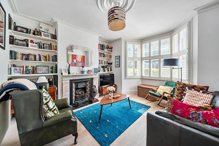 2 Bedroom Flat For Sale In Widdenham Road, London, N7
