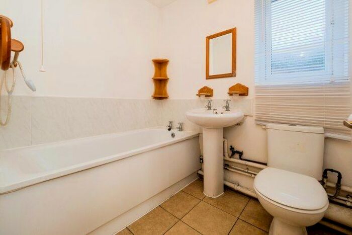 1 Bedroom Flat To Rent In Centurion Lodge, Dagenham, RM10