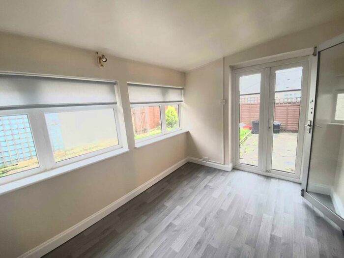 2 Bedroom Bungalow To Rent In Fairfield Road, Brentwood, CM14