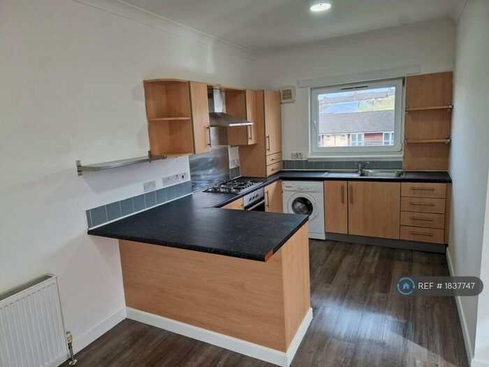 3 Bedroom Flat To Rent In Whitehill Court, Glasgow, G31