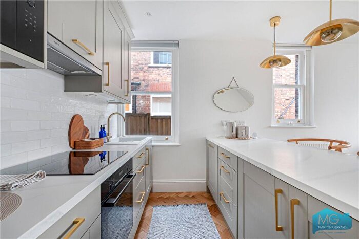 2 Bedroom Maisonette For Sale In Manor Park Road, London, N2