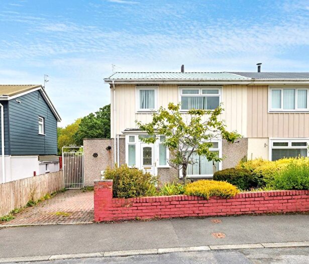 3 Bedroom Semi-Detached House For Sale In Dunelm Road, Consett, DH8