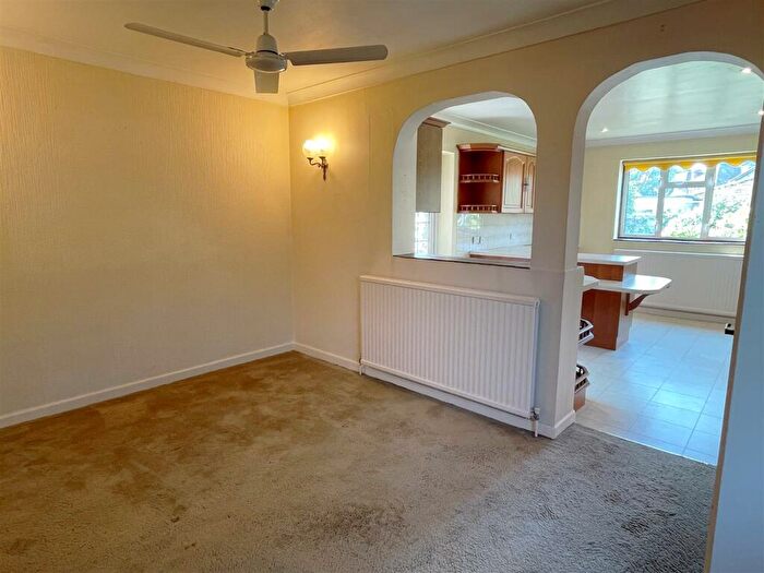 2 Bedroom Bungalow For Sale In Falkland Drive, Newbury, RG14