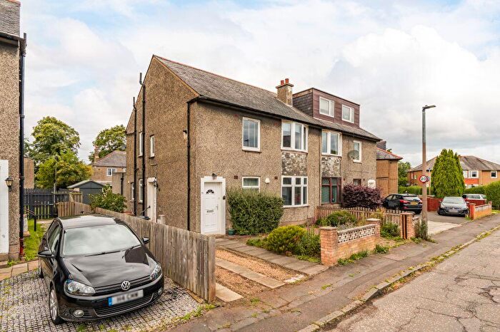 2 Bedroom Flat For Sale In Carrick Knowe Gardens, Edinburgh, EH12