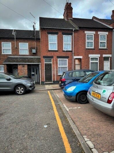 2 Bedroom Terraced House To Rent In Warwick Road East, Beech Hill, Luton, Bedfordshire, LU4