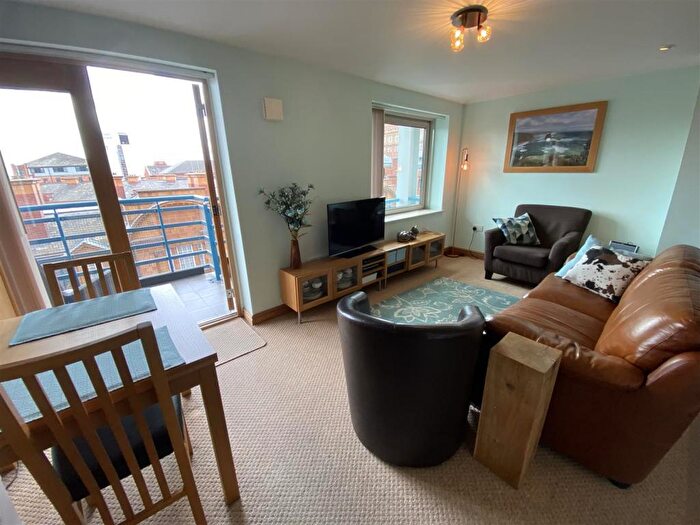 2 Bedroom Flat To Rent In Whitworth Street, Manchester, M1