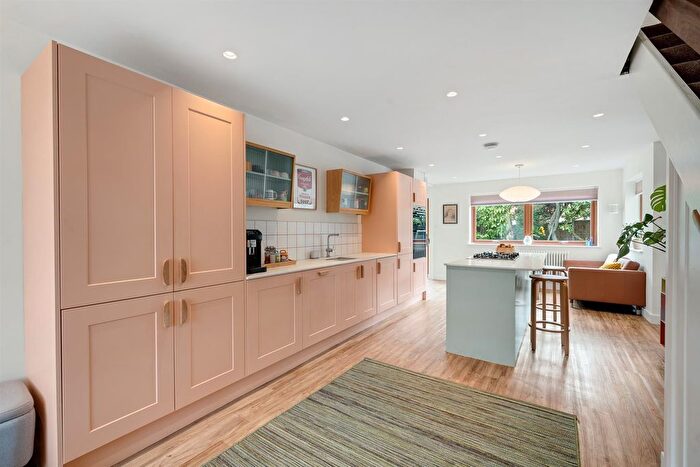 3 Bedroom Detached House For Sale In Hayesford Park Drive, Bromley, BR2