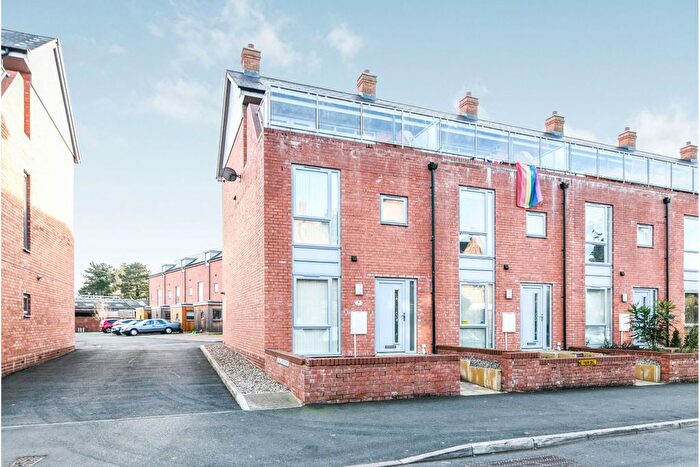 2 Bedroom Town House To Rent In Gheluvelt Villas, Worcester, WR1