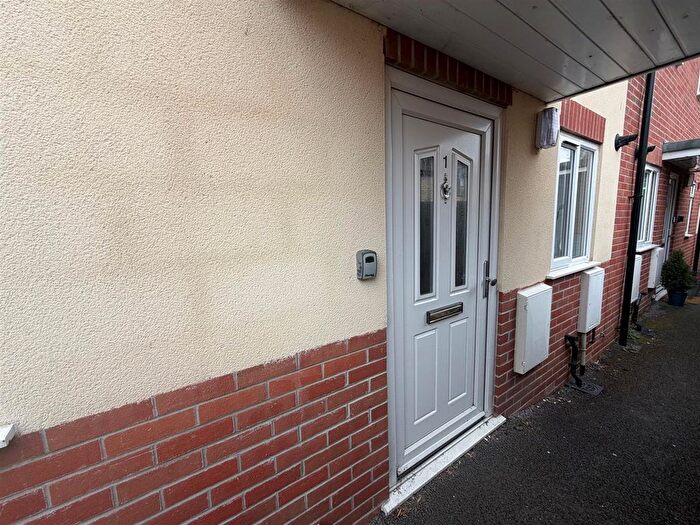 1 Bedroom Flat To Rent In High Street, Gillingham, SP8