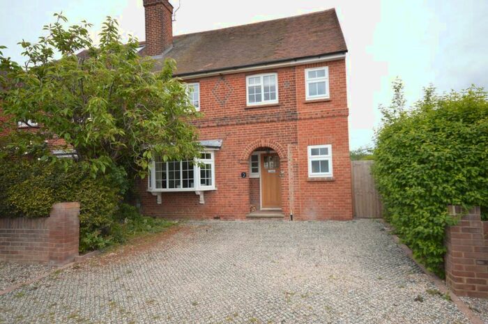 3 Bedroom Semi-Detached House To Rent In Avenue Road, Chelmsford, CM2