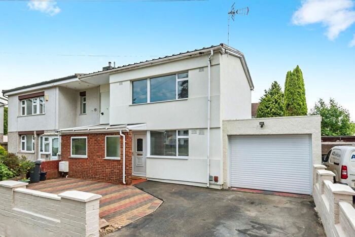 3 Bedroom Semi-Detached House For Sale In Beech Avenue, Swindon, SN2