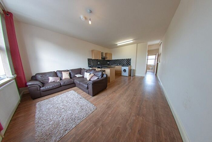 5 Bedroom Semi-Detached House To Rent In A Headingley Lane, Leeds, LS6