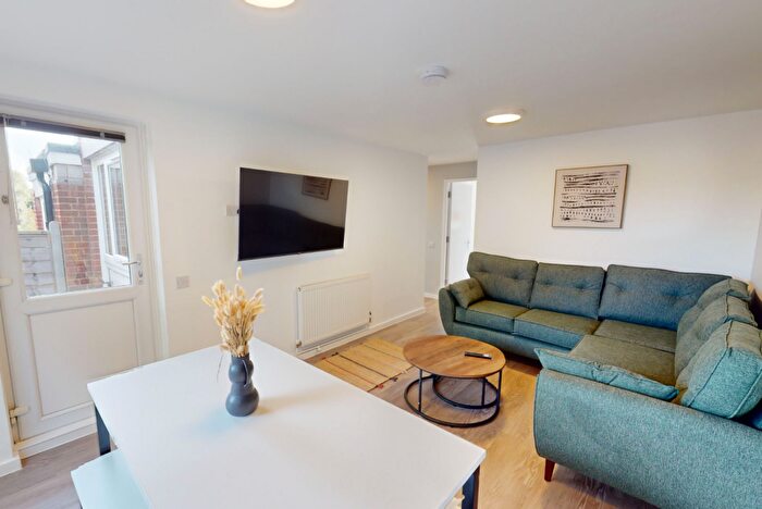 4 Bedroom House To Rent In Lebanon Close, EX4