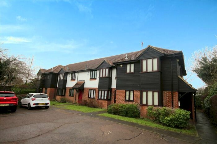 1 Bedroom Apartment To Rent In Copperfields, Basildon, Essex, SS15