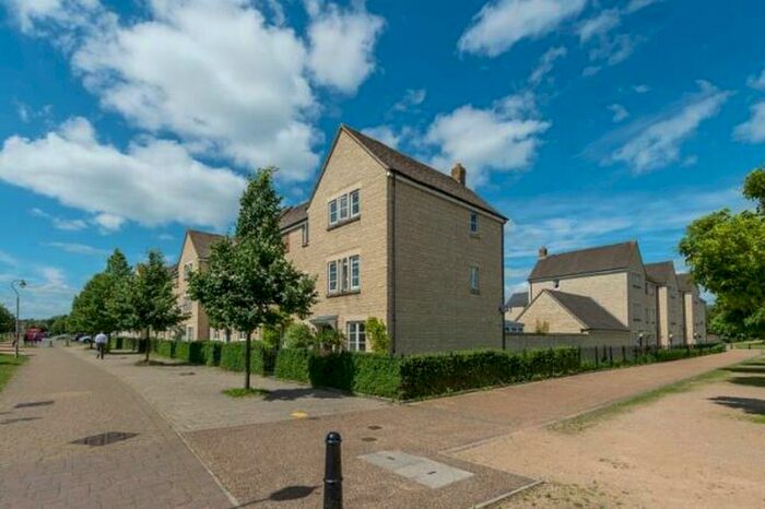 3 Bedroom Semi-Detached House To Rent In Cedar Drive, Witney, Oxfordshire, OX28