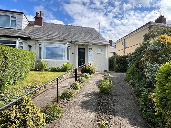 3 Bedroom Semi-Detached Bungalow For Sale In Hillcrest Avenue, Scarborough, YO12