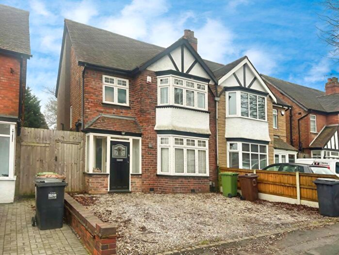 3 Bedroom Semi-Detached House To Rent In Lyndon Road, Solihull, B92