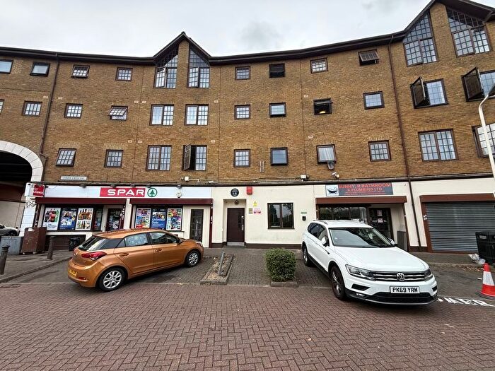 2 Bedroom Flat For Sale In Comer Crescent, Southall, UB2