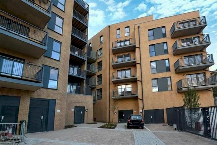 2 Bedroom Flat To Rent In Clarence Avenue, Gants Hill, IG2
