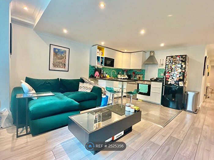 1 Bedroom Flat To Rent In Bridgehouse Court, London, SE1