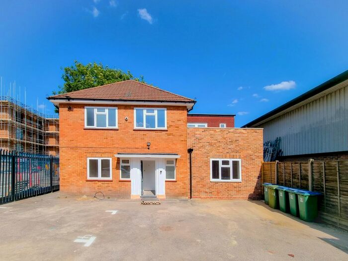 1 Bedroom Studio To Rent In Garston Park Parade, Garston, WD25