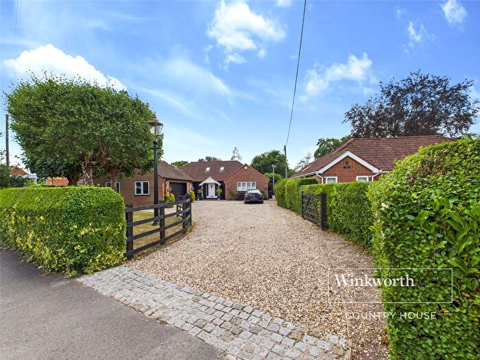 5 Bedroom Detached House For Sale In Victoria Road, Mortimer Common, Reading, Berkshire, RG7
