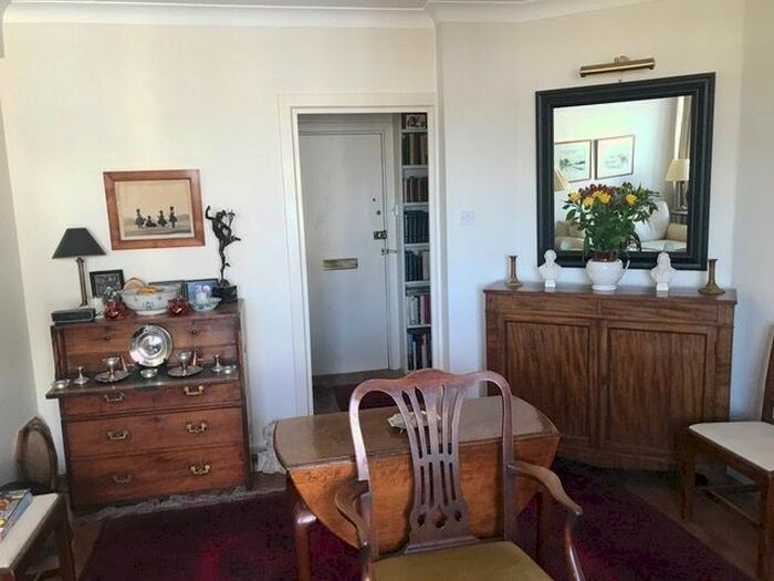 1 Bedroom Flat To Rent In Russell Court, Woburn Place, London, WC1H