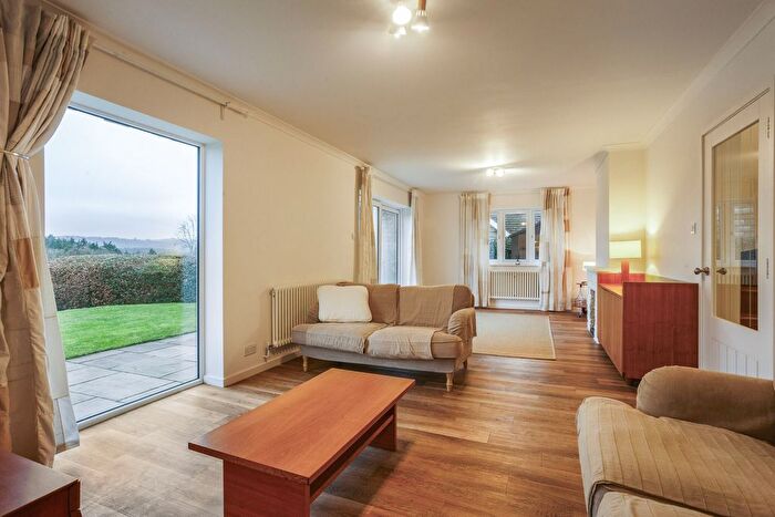 4 Bedroom Detached House For Sale In Midhurst Road, Haslemere, GU27