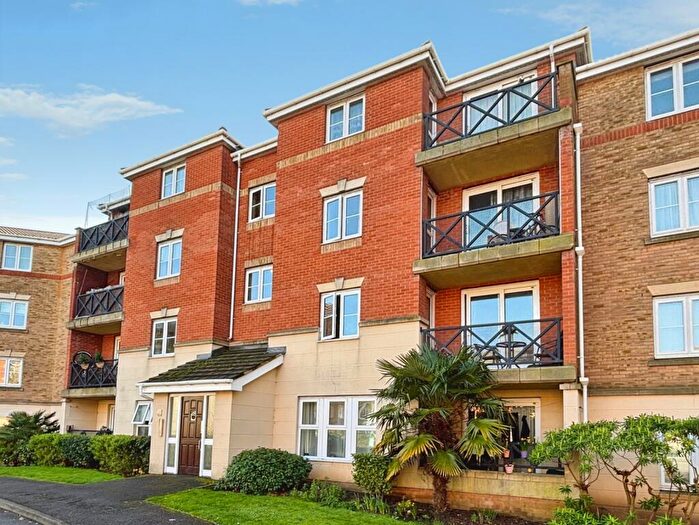 2 Bedroom Apartment For Sale In Retort Close, Southend-on-Sea, Essex, SS1