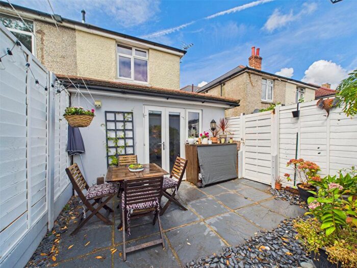 2 Bedroom Apartment For Sale In Christchurch Road, BH7