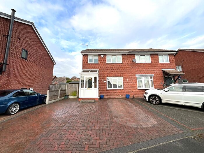 3 Bedroom Semi-Detached House For Sale In Edmonds Close, Nottingham, NG5