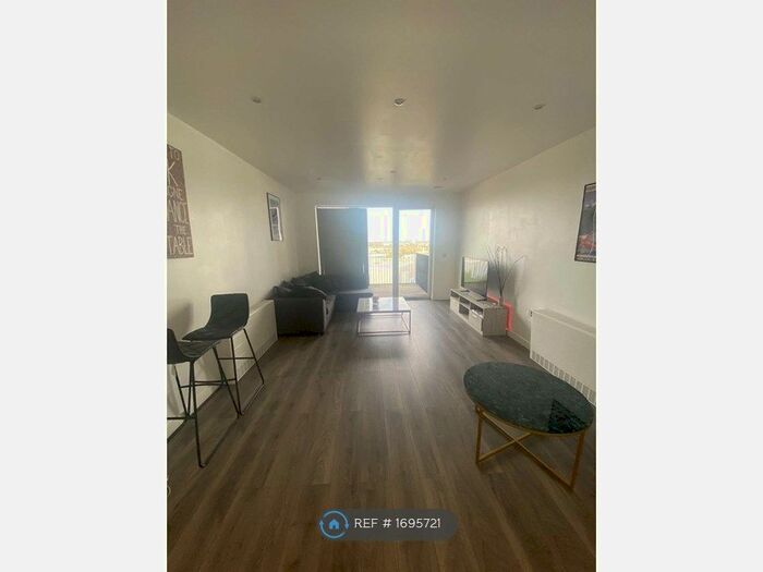 2 Bedroom Flat To Rent In Caisson Moor Court, London, E3