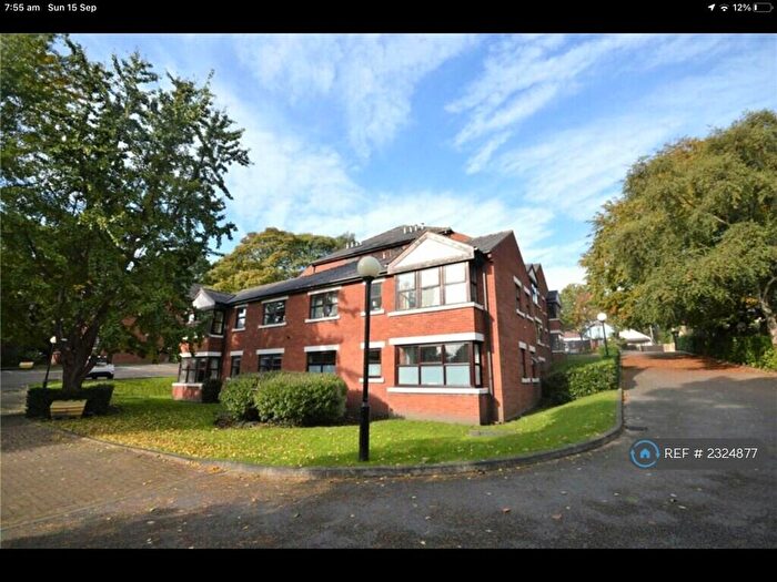 2 Bedroom Flat To Rent In Aire View Gardens, Leeds, LS5
