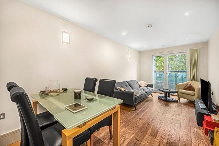 1 Bedroom Flat For Sale In Gabriel House, Islington Green, N1