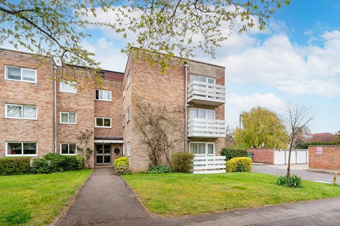 2 Bedroom Flat For Sale In Cunliffe Close, Oxford, OX2