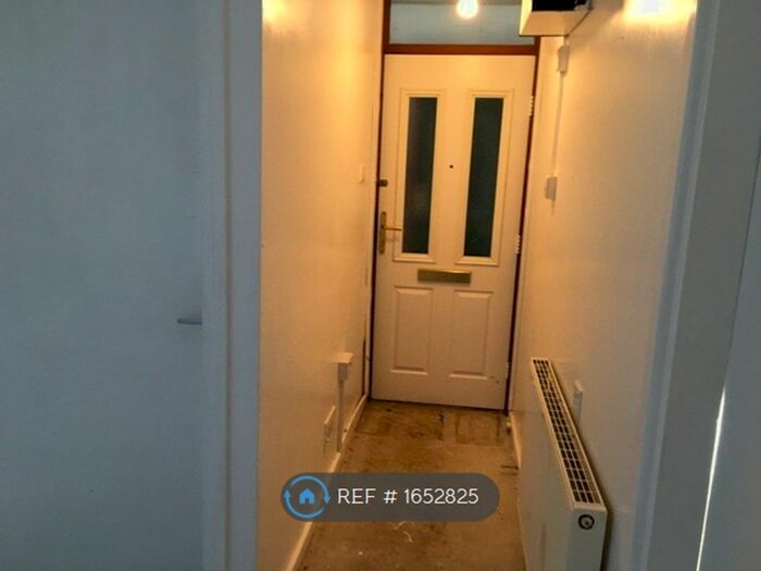 2 Bedroom Flat To Rent In Perkins Close, Salford Priors, Evesham, WR11